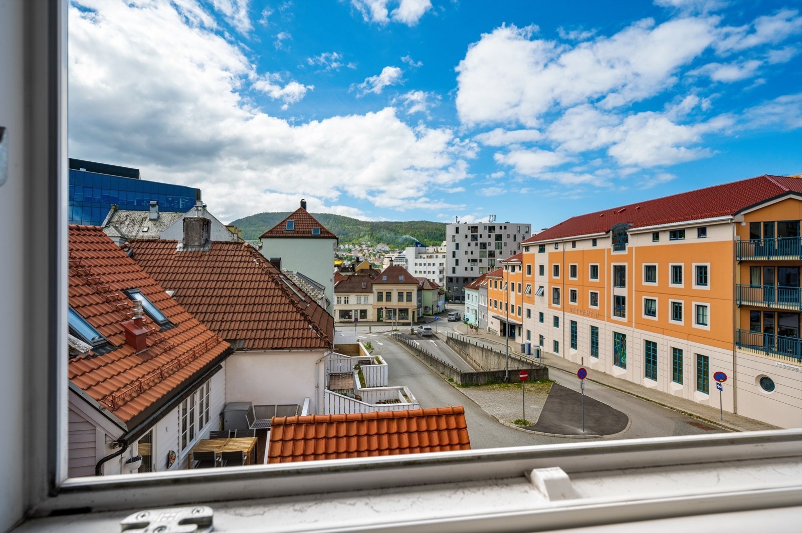 Fra boligen er det utsikt over den klassiske bybebyggelsen på Nøstet. Galleribilde