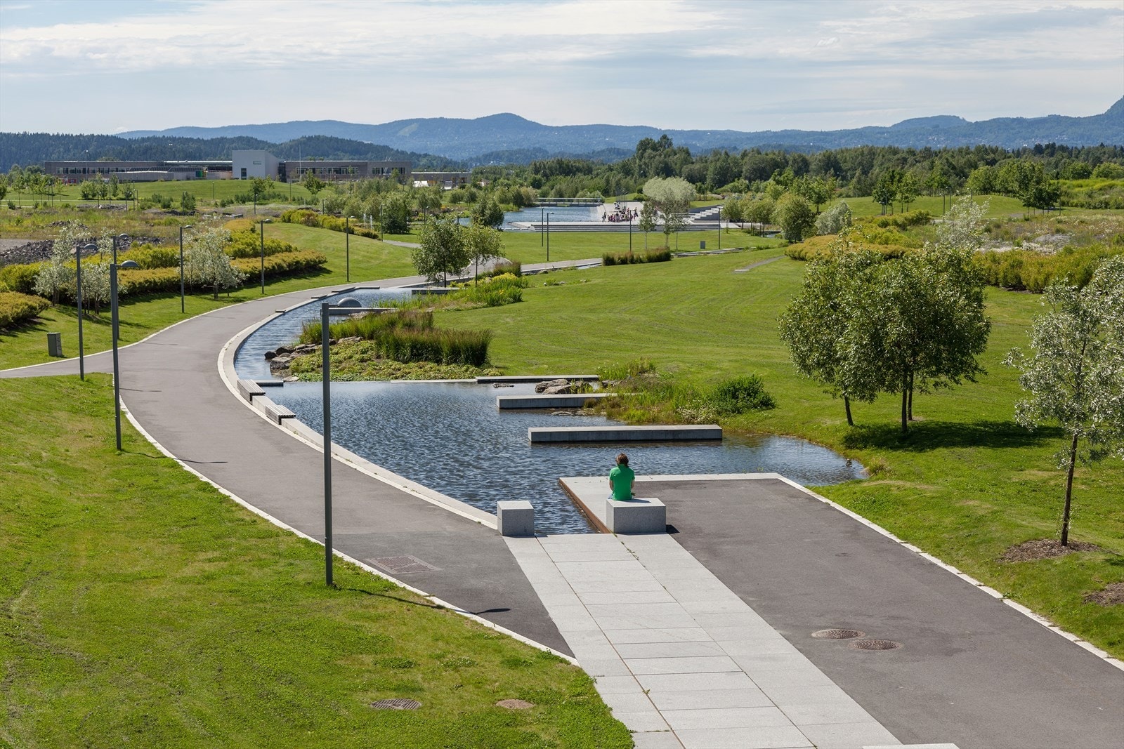 Nansenparken, en estetisk, arkitekttegnet nytelse er like i nærheten. Boligen ligger tett inntil Nansenparken. Galleribilde