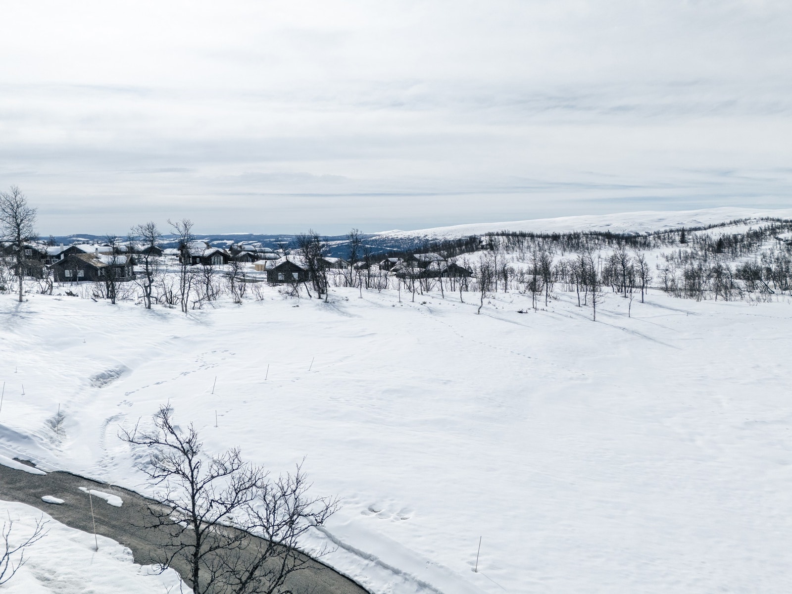 Bilde av tomten tatt mot Slettefjell i Sør. Galleribilde