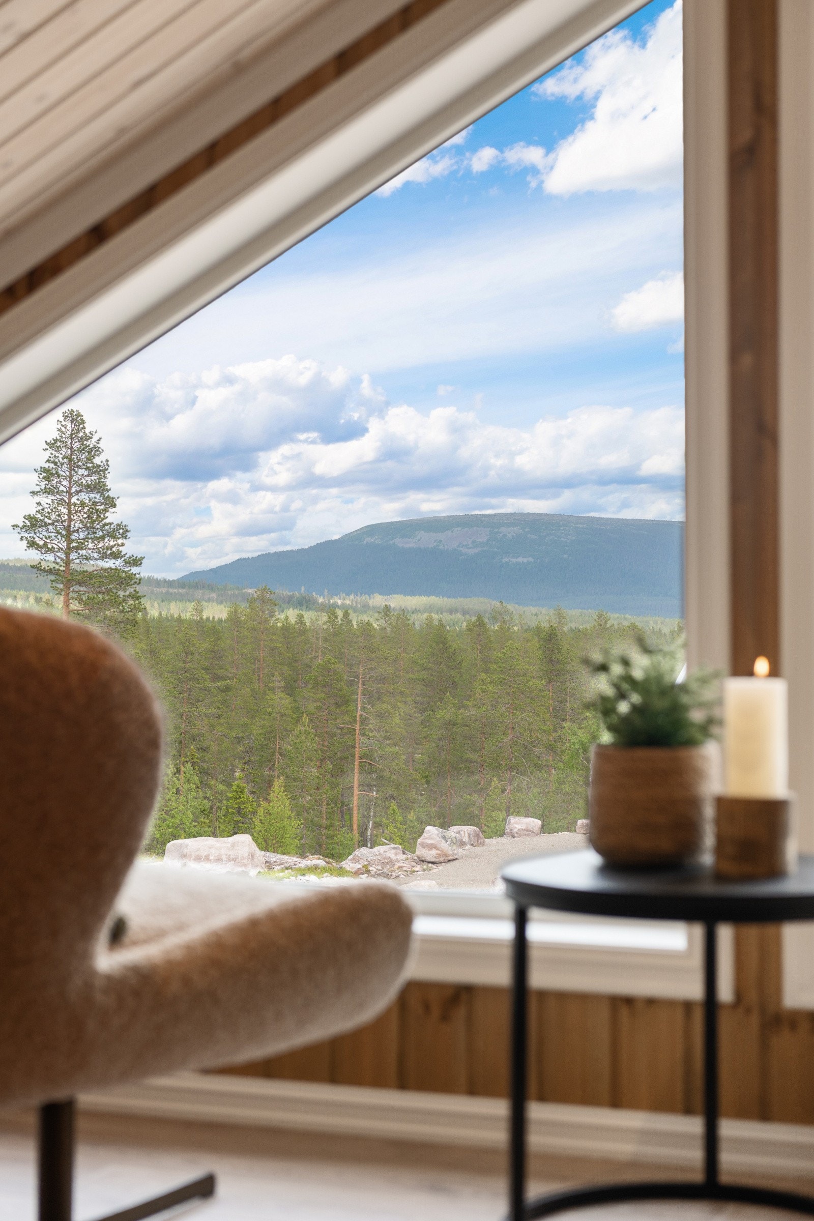 Idyllisk med panoramautsikt på loftstua. Galleribilde