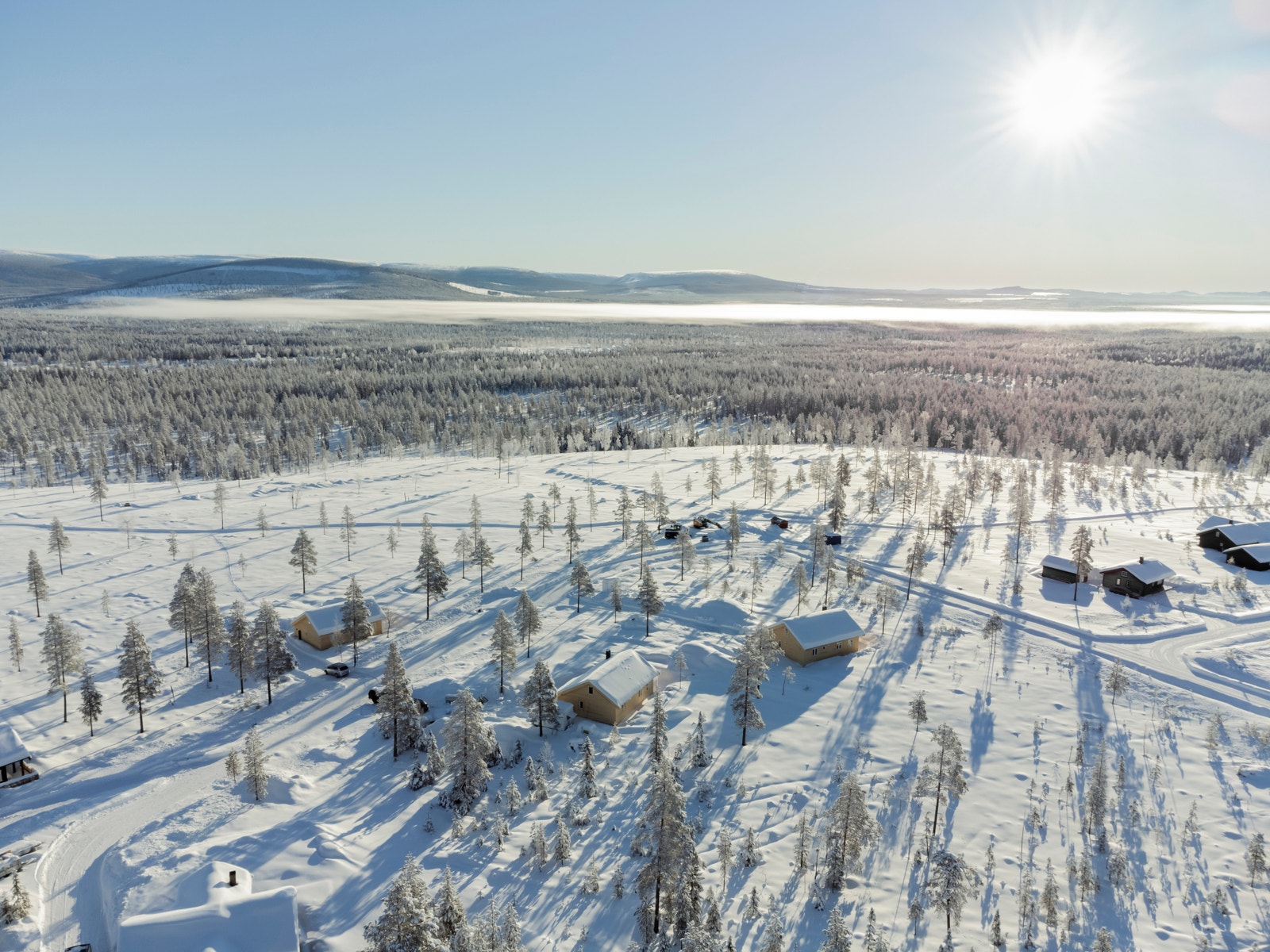 Her på Bjønnbekkmora Hytteområde har vi utsikt med Sverige og Sälenfjellene - sol hele dagen! Galleribilde