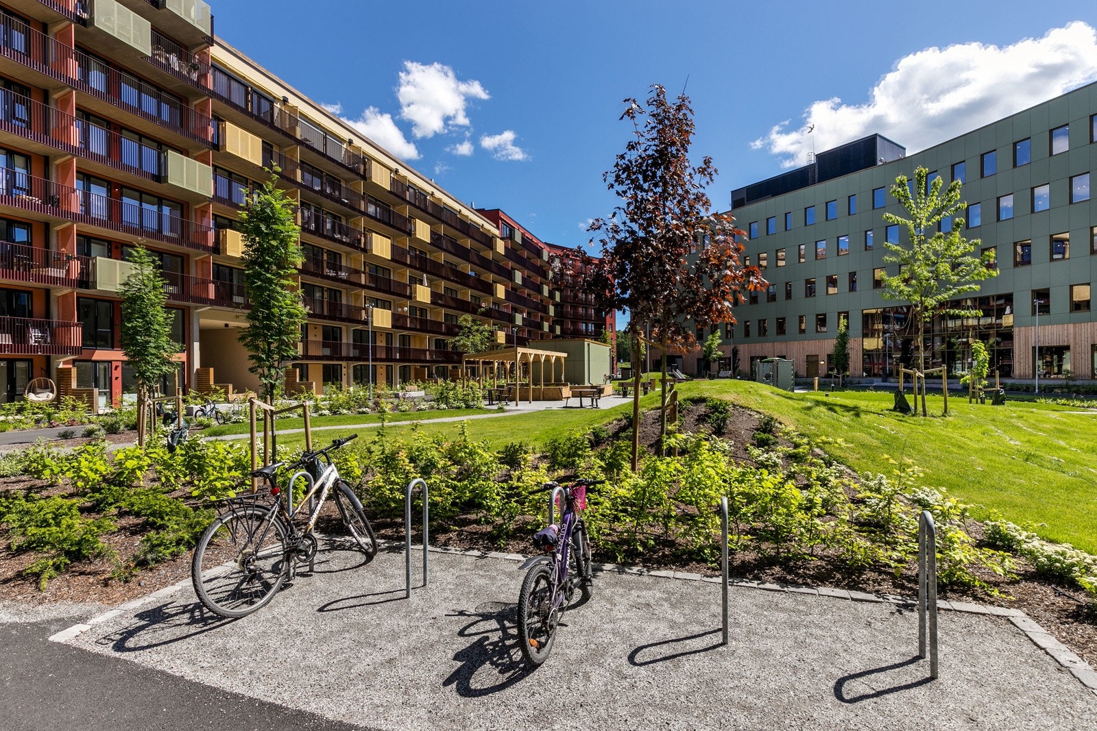 Gårdsrommet i Ulvenplassen som er omrammet, skjermet og barnevennlig. Galleribilde