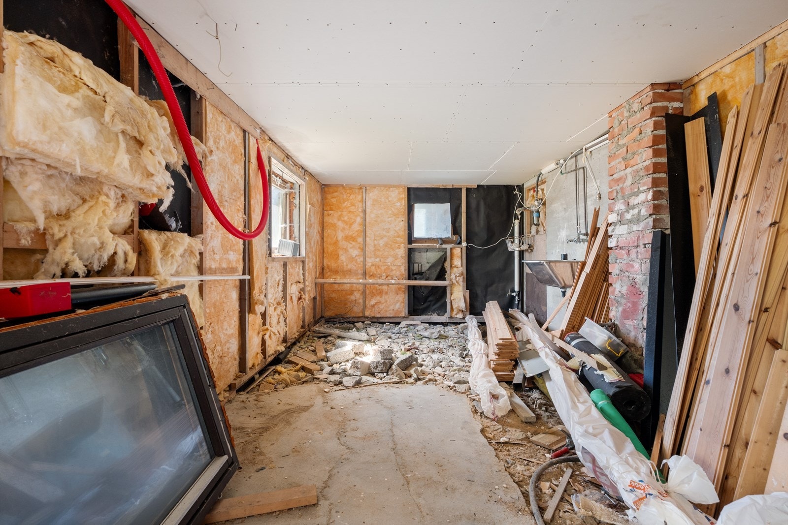 - En uinnredet kjeller med gode muligheter for videreutvikling - Galleribilde