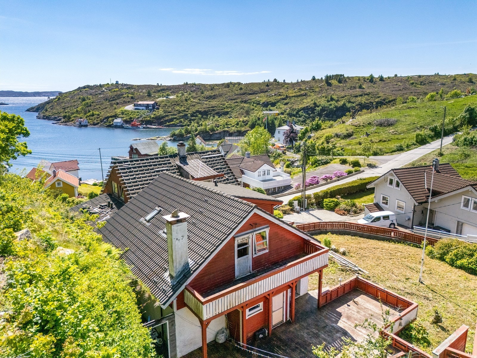 - Eiendommen byr på en generøs tomt på hele 1 239,1m² - Galleribilde