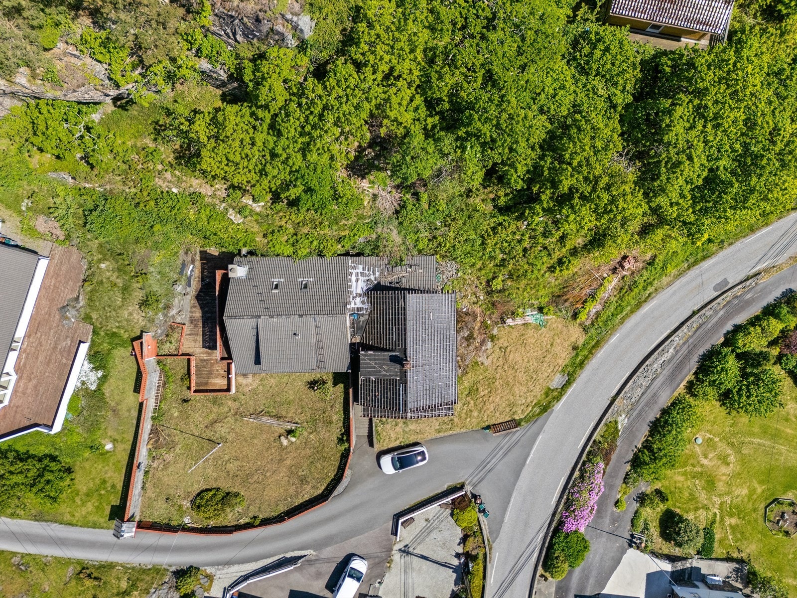 - Fra boligen er det kun 1 min gange til busstoppet "Hummelsund kai" - Galleribilde