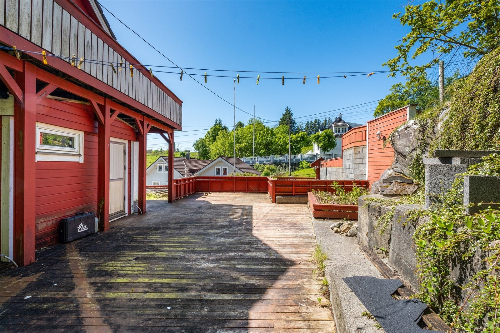 - Solrikt terrasseareal(!) Et perfekt sted å nyte fine sommerdager - Galleribilde