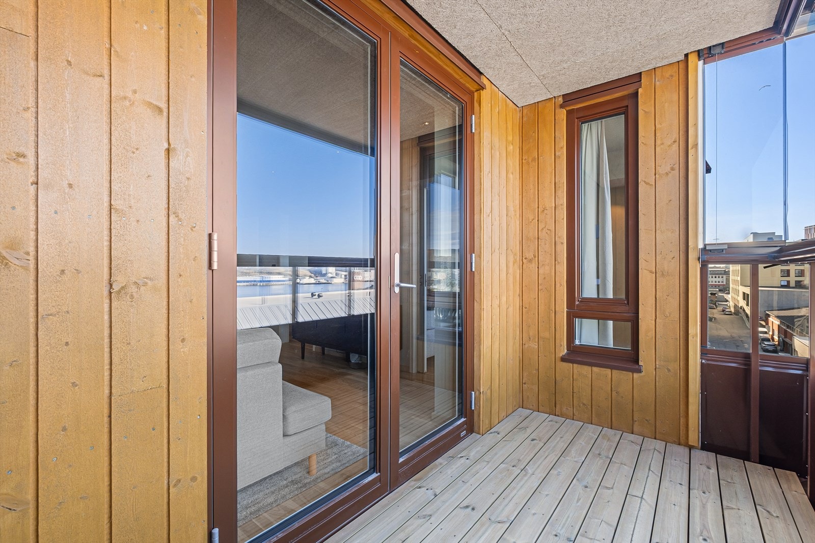Her har man plass til en liten sittegruppe og grill. Galleribilde