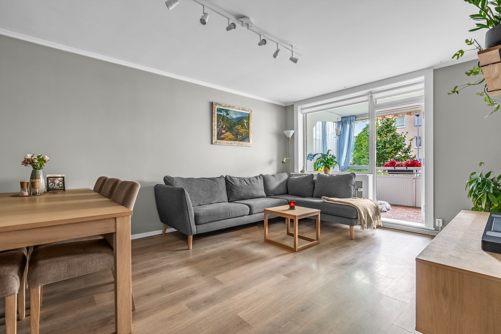 Gjennomgående 3-roms, sentralt på Lambertseter! Galleribilde