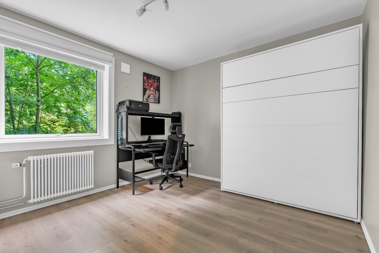 Det andre soverommet egner seg godt som barnerom, gjesterom eller kontor. Galleribilde