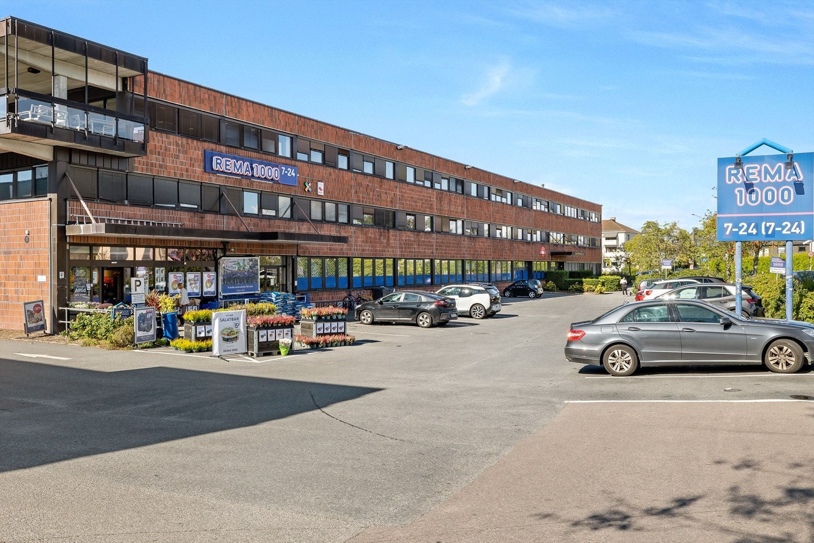 Et veletablert boligområde med alle servicetilbud lett tilgjengelig. Galleribilde