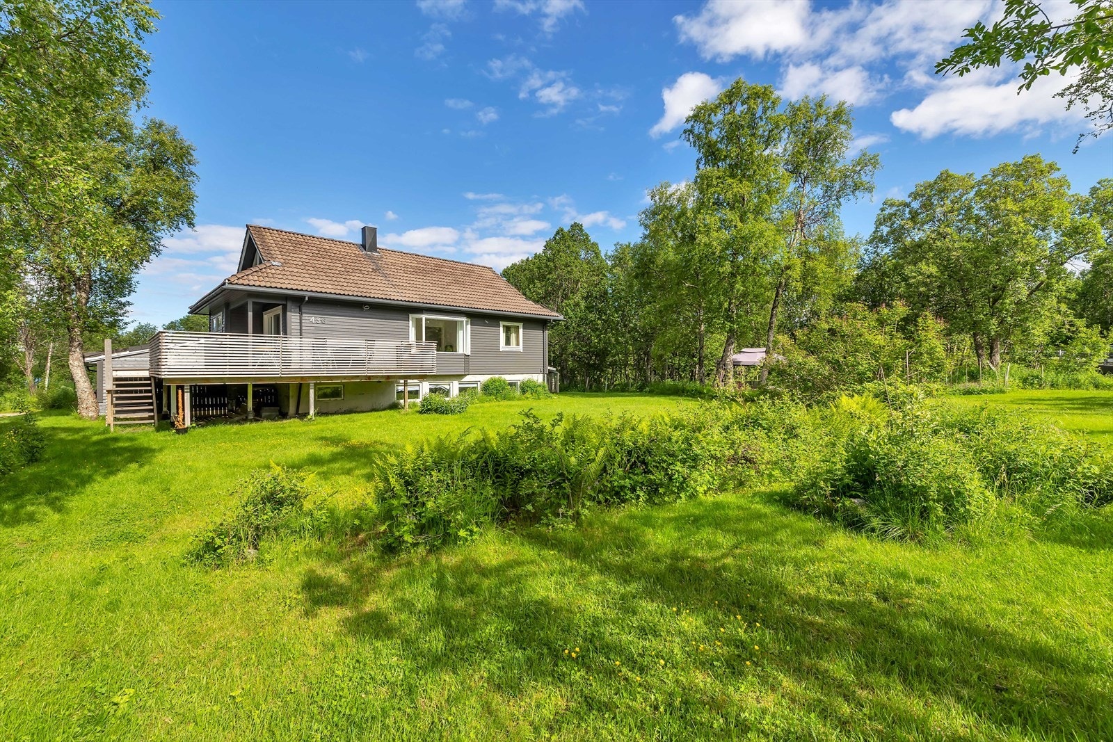 Hjem Eiendomsmegling Innholdsrik enebolig i Håkøybotn med stor hage og garasje! Straumsvegen 436, Kvaløya 205 m² 5 100 000 kr Totalpris: 5 228 850 kr ∙