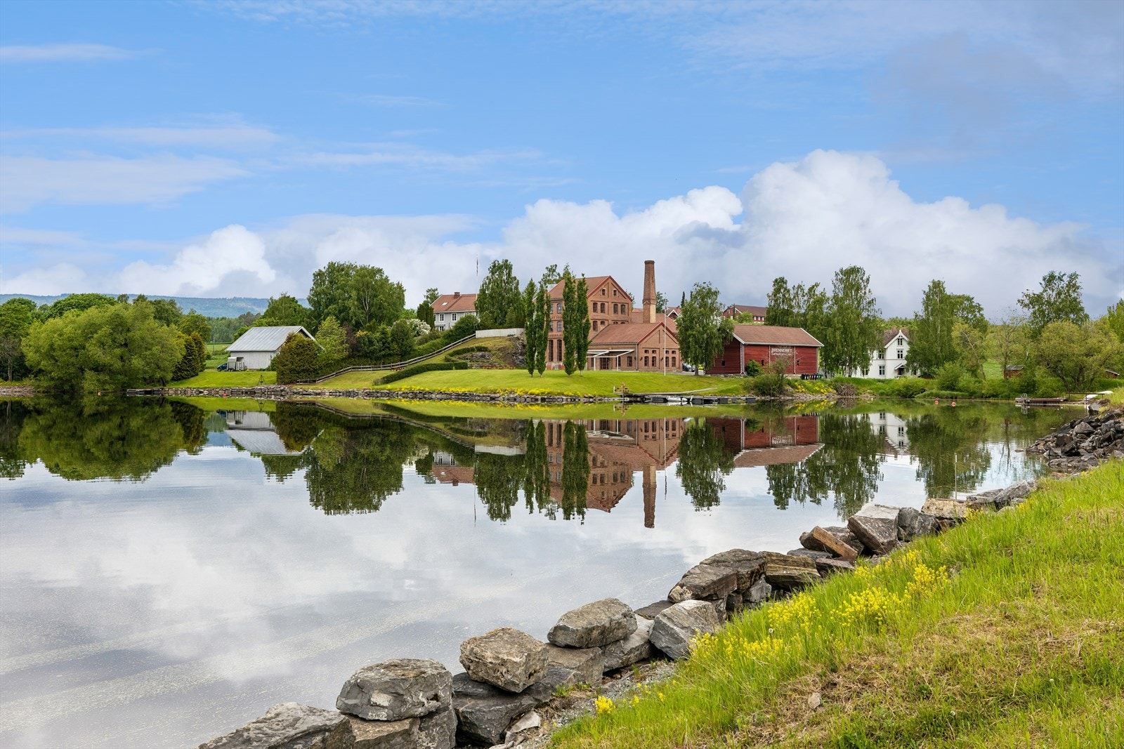 Røykenvik er et naturskjønt område med et rikt kultur- og friluftsliv. Galleribilde