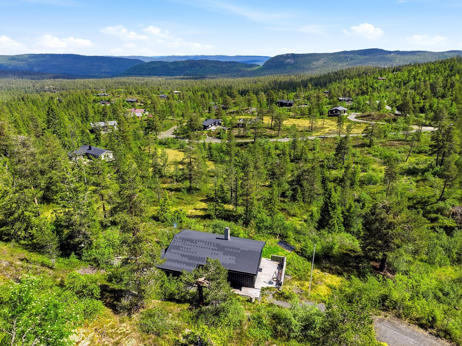 I nærområdet finner du Blestua, Gvelven Kro og Blefjell Lodge med både fjellhandel, dagligvarer og hyggelig servering. Galleribilde
