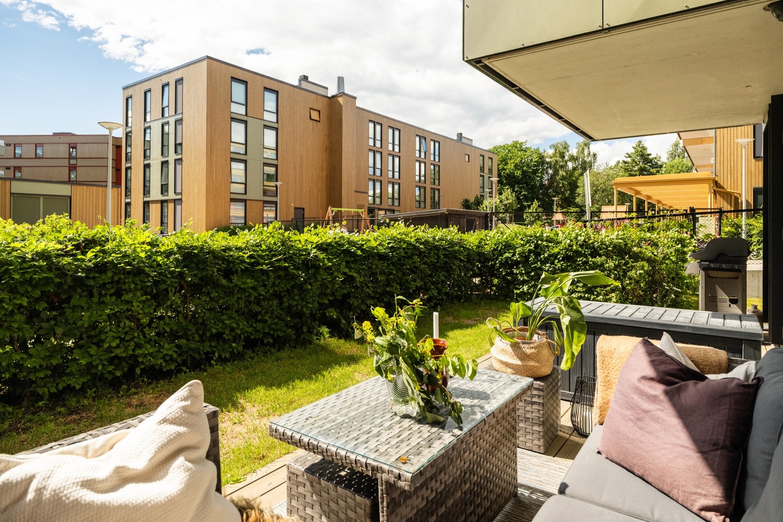 Hekken sørger for minimalt med innsyn og privat følelse. Galleribilde
