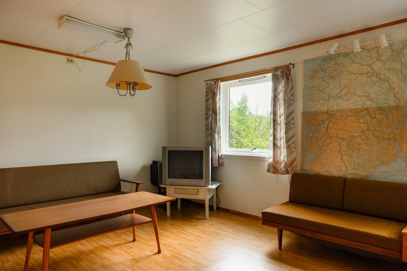 Løen har et praktisk innredet rom. Galleribilde