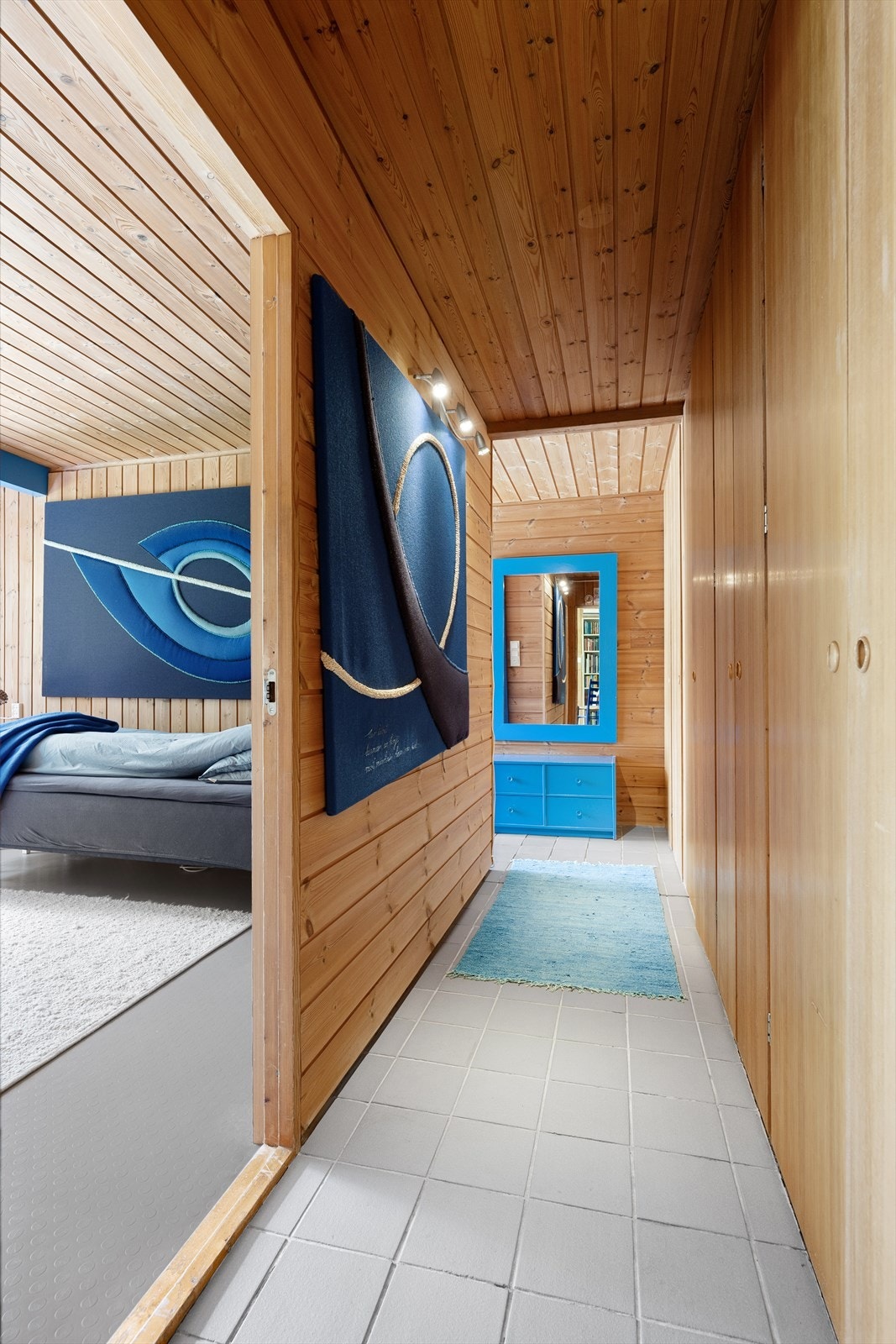 Korridor med garderobe langs soverommet. Galleribilde