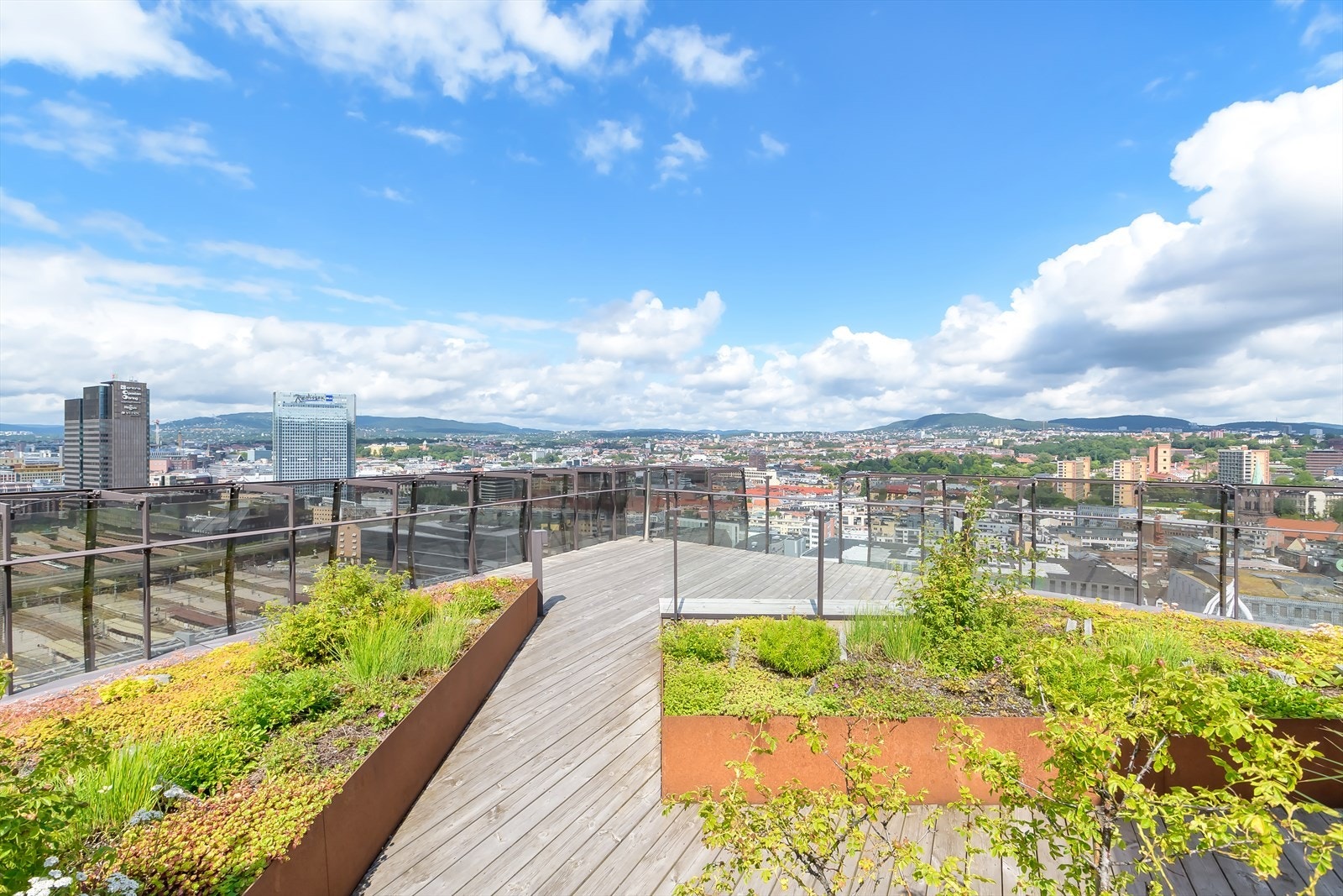 Byggets andre takterrasse ligger i 20. etasje og byr på en fantastisk utsikt over Oslo. Galleribilde