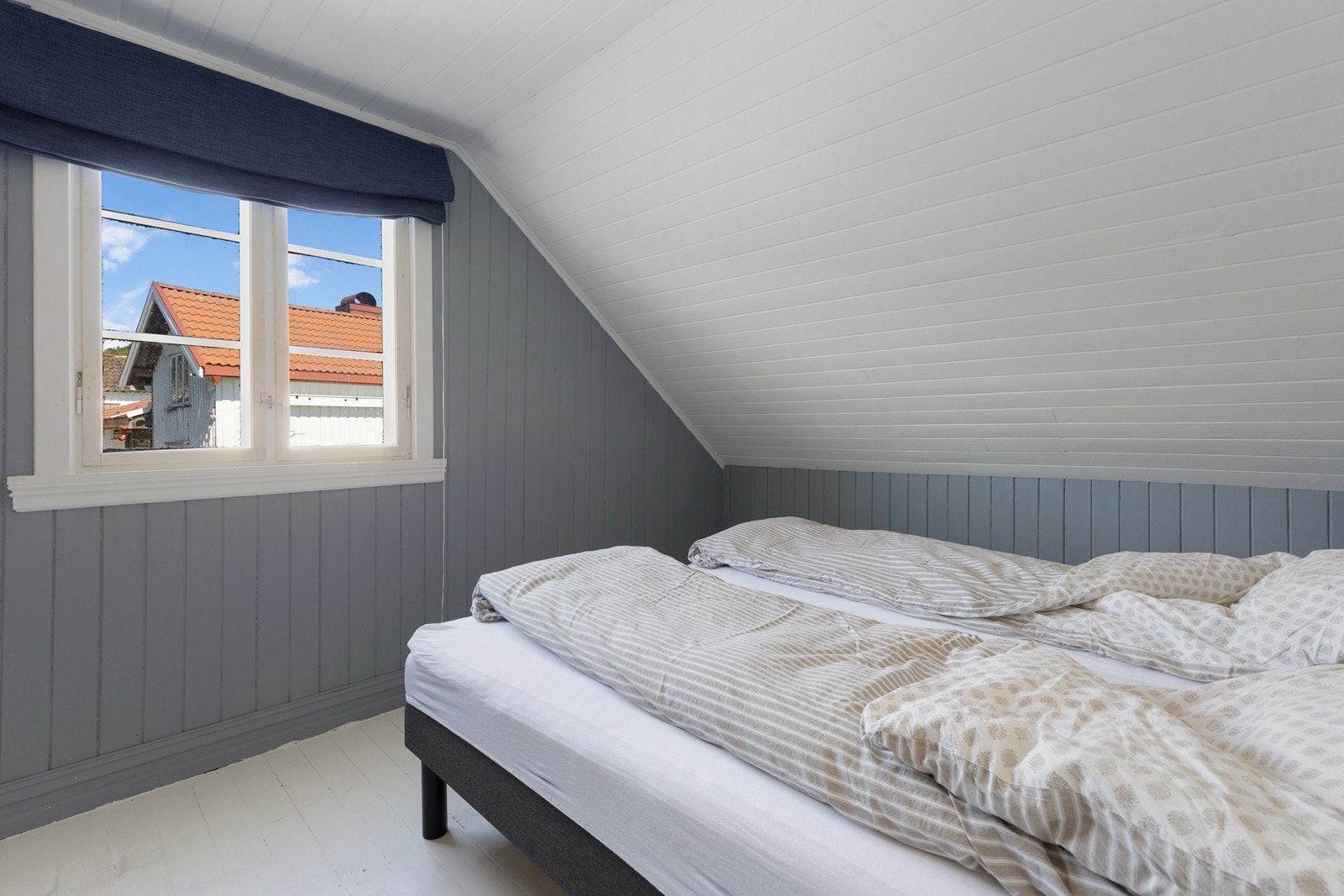 Alle soverommene er romslige og har plass til det man trenger på et soverom. Galleribilde