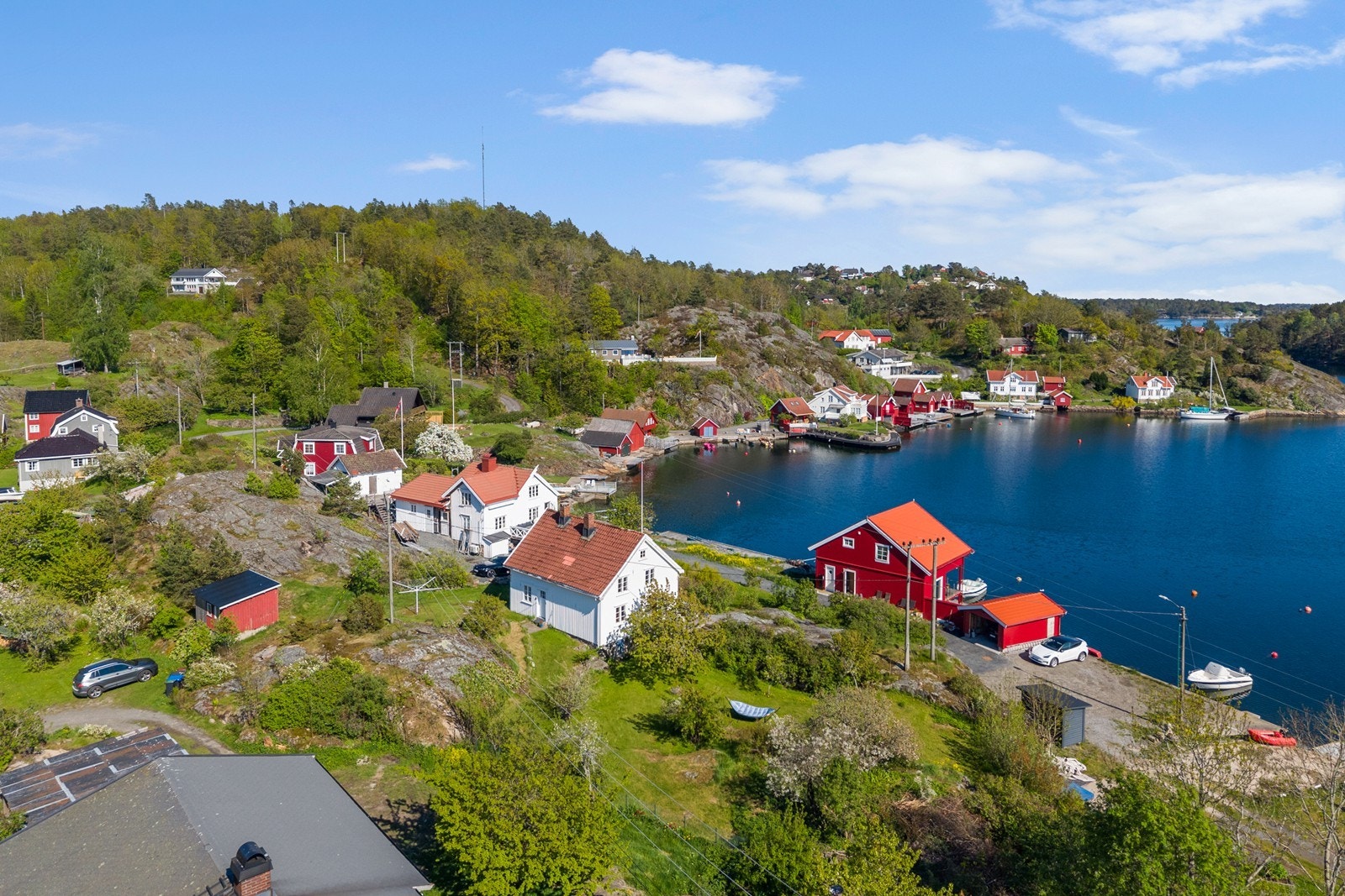 Krokvåg er kjent for sin frodige natur og rolige omgivelser. Liker man å gå tur er det mange muligheter for det i området. Galleribilde