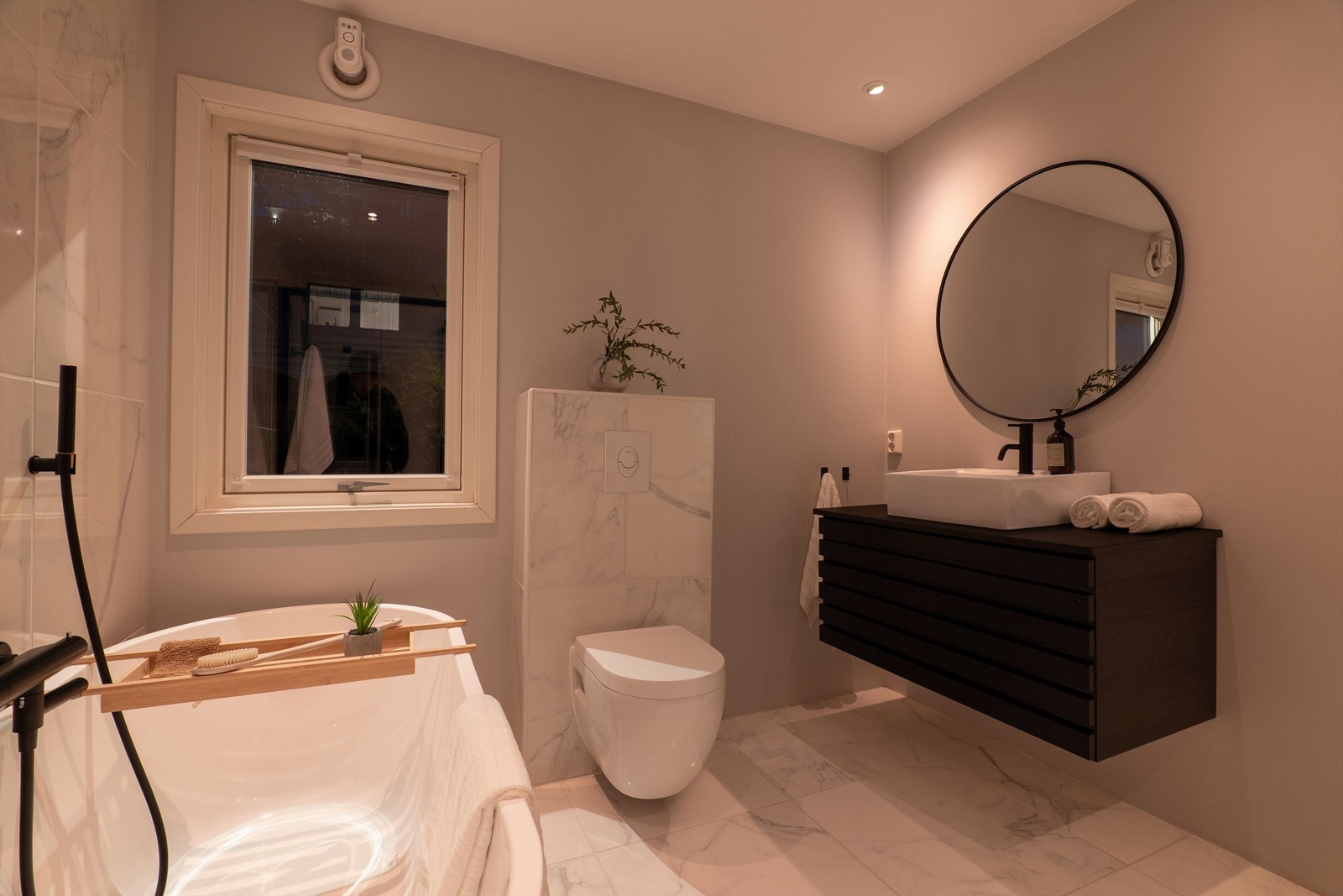 Badet i første etasje er fra 2018. Galleribilde