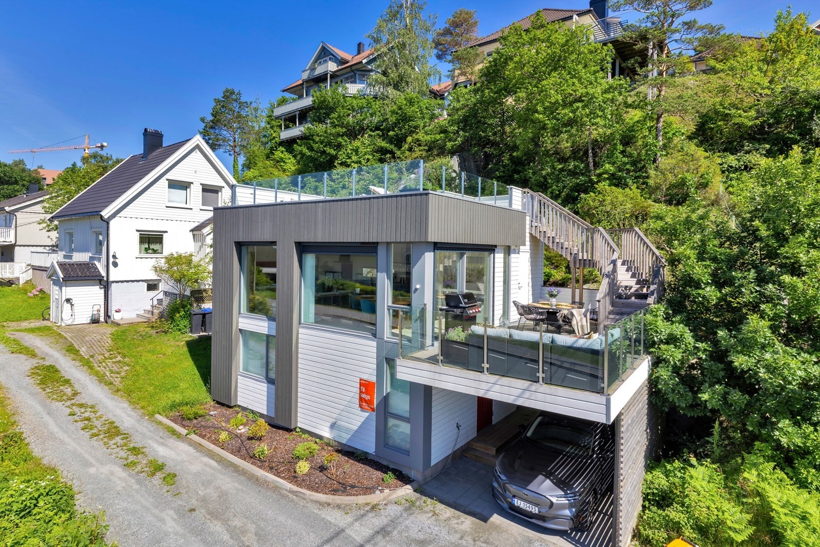 Velkommen til Grooseveien 206 Stilren og arealeffektiv enebolig i moderne funkisstil. Galleribilde
