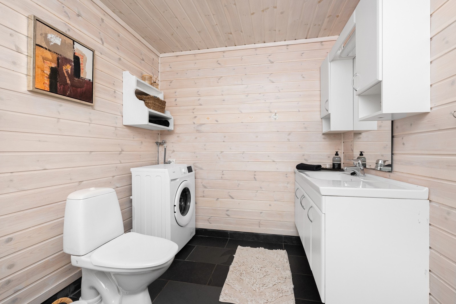 Bad med opplegg for vaskemaskin Galleribilde