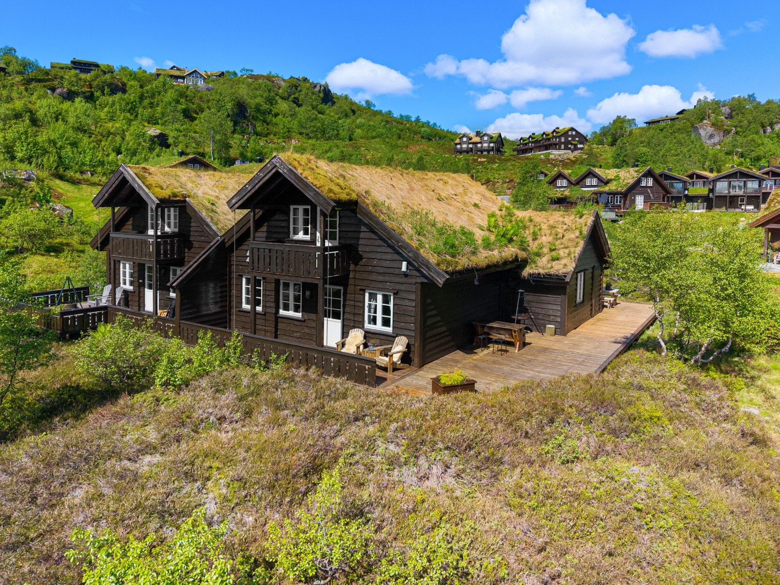 Sjarmerende hytte med torvtak og god beliggenhet Galleribilde