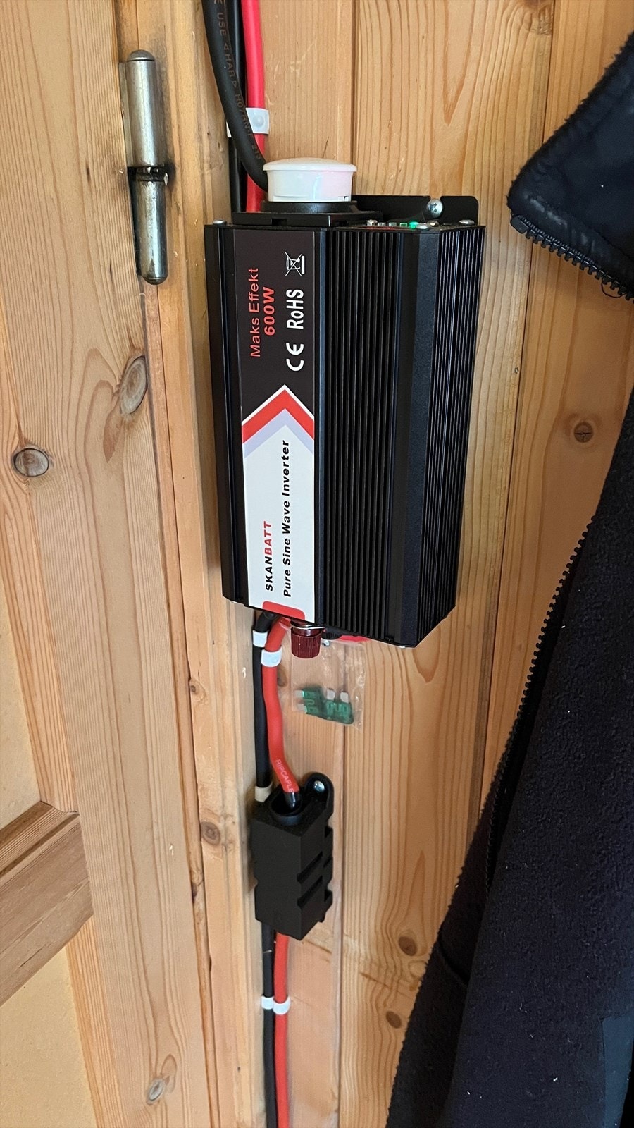 I 2023 vart det montert nytt svakstraumsanlegg i form av solcellepanel med batteri. Galleribilde