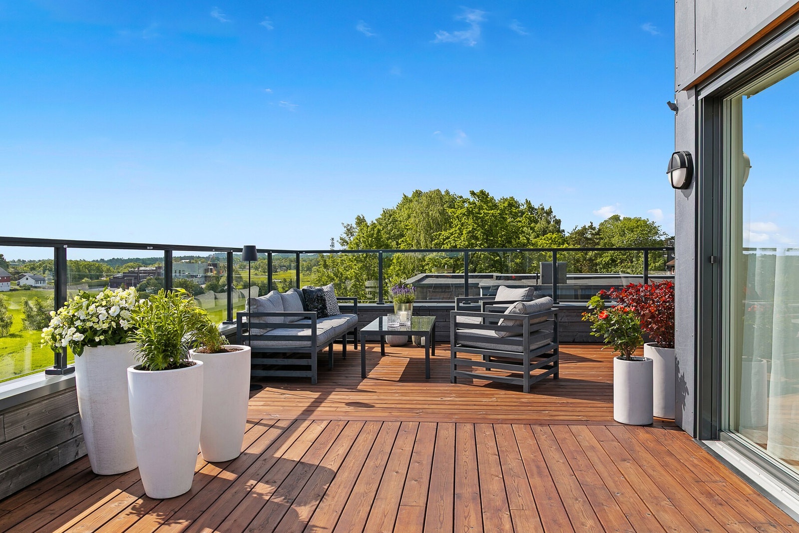 En nyere (2023) 3-roms i toppetasjen med stor terrasse Galleribilde