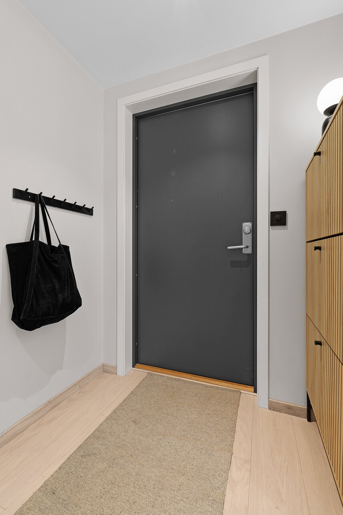 Entre med plass til å henge fra seg Galleribilde