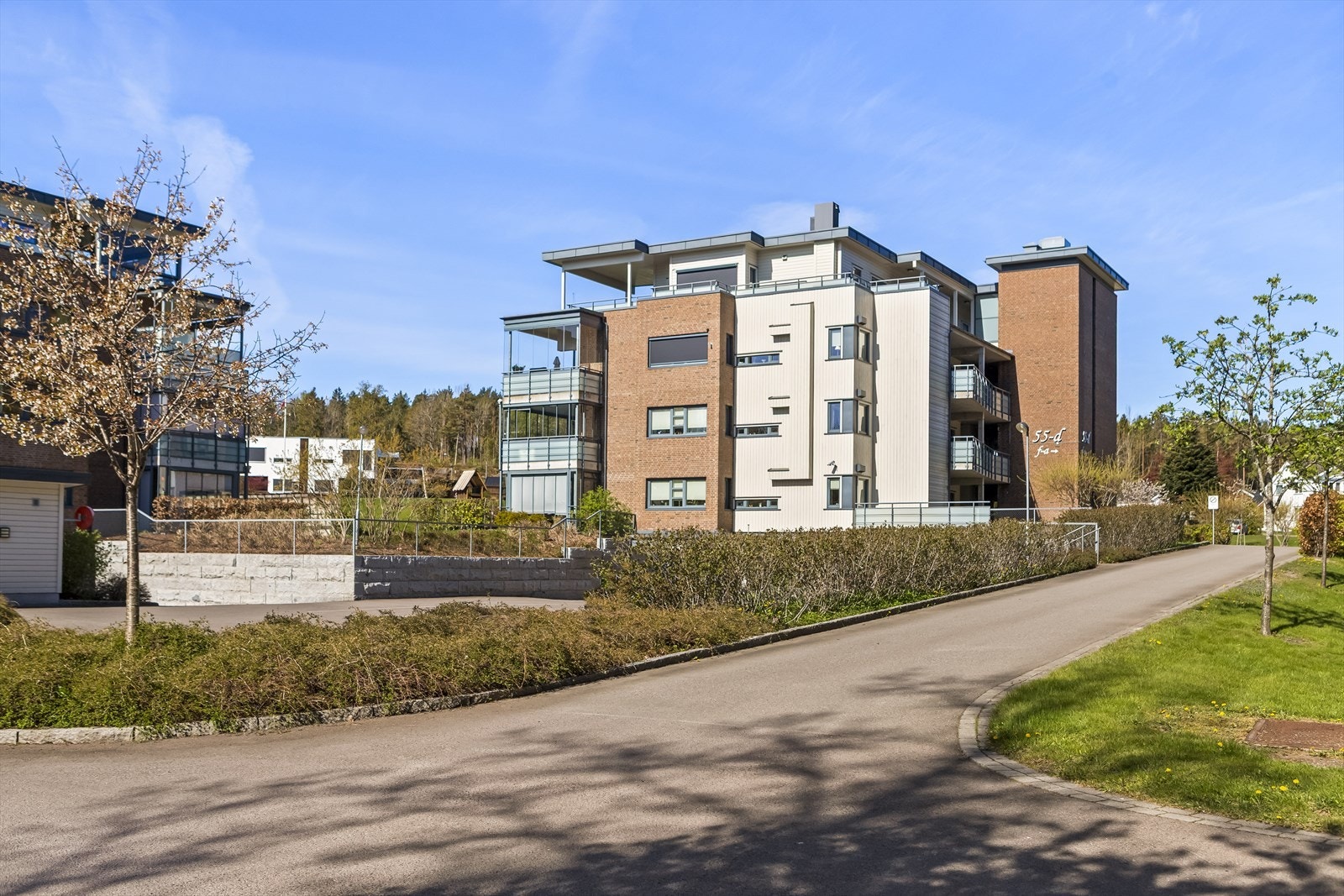 Narverød Park ligger natrurskjønt mellom Råel og Husvik - fredfulle omgivelser med et rikt utvalg av fasiliteter! Galleribilde