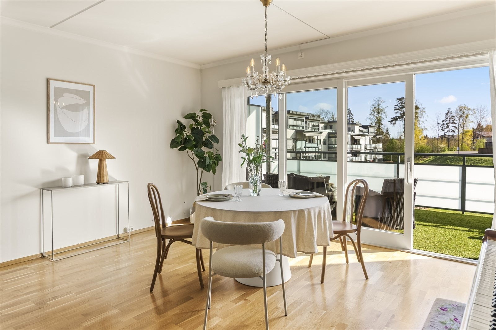 En lys, tiltalende og romslig eierleilighet i 3. etasje med heis. Galleribilde