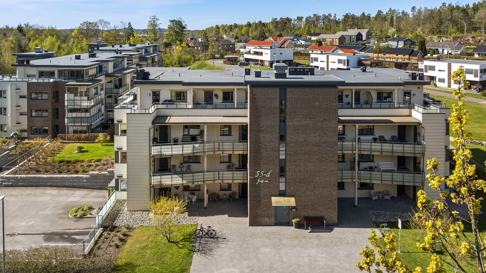 Sameiet består av 3 boligbygg med i alt 51 seksjoner. Galleribilde
