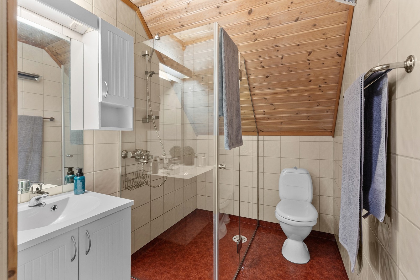 Badet er på 3,8m². Galleribilde