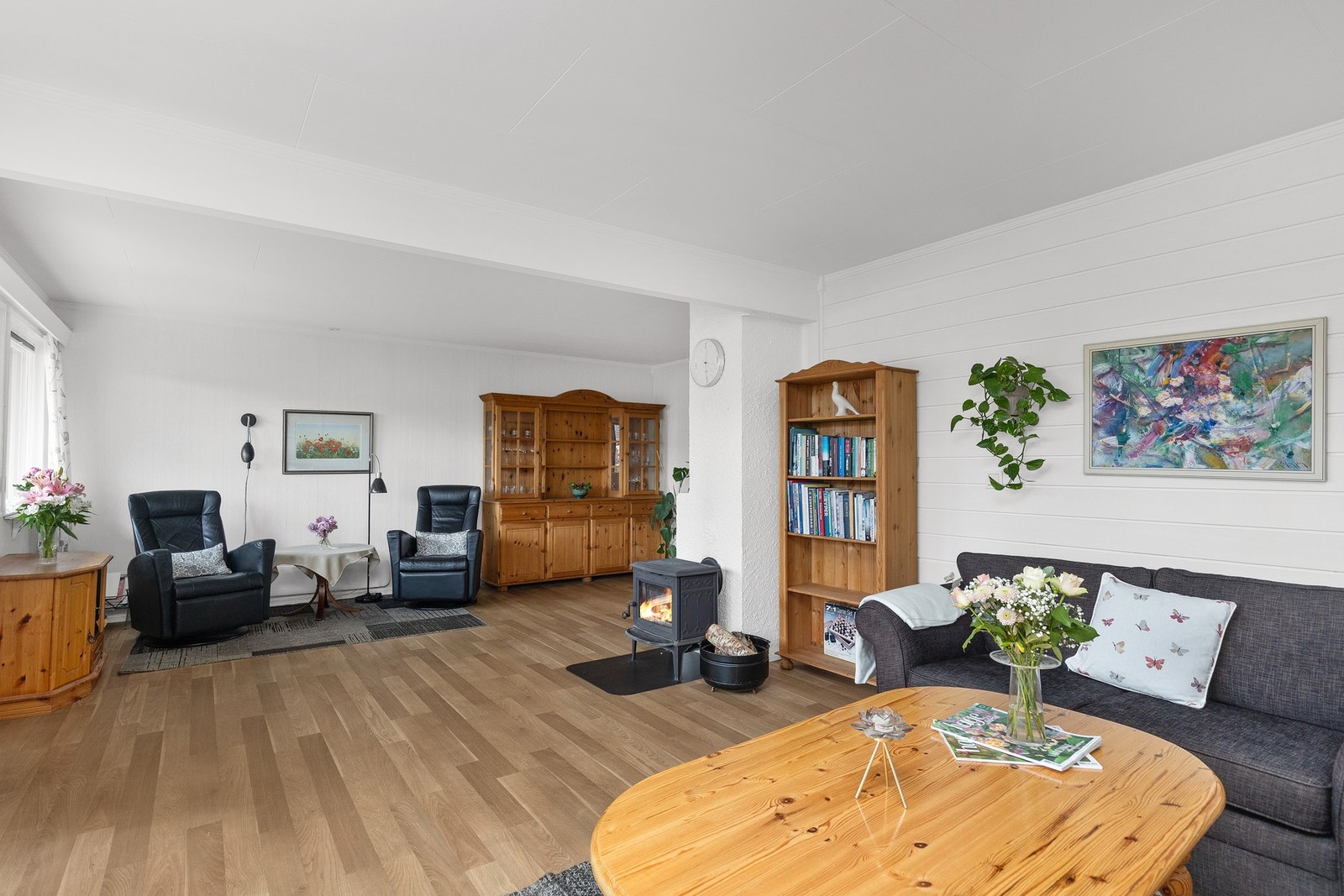 Stuen er på 33,3m². Galleribilde