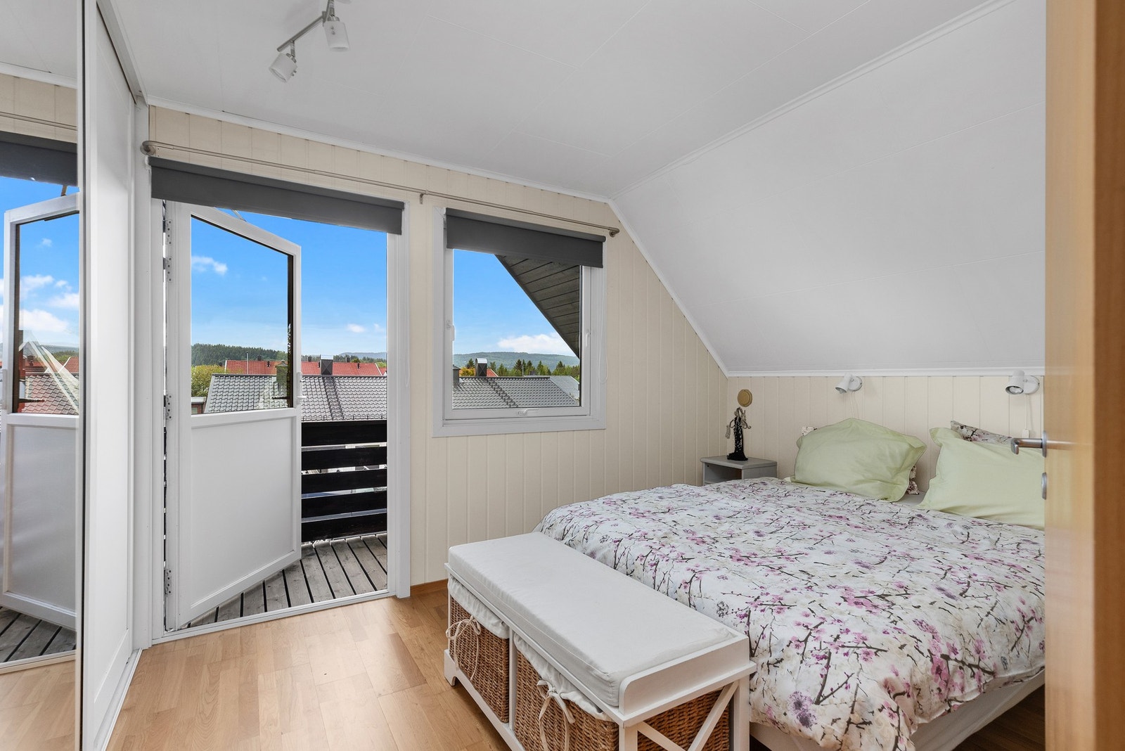 Soverom 1 er på 11,9m² og har egen balkong. Galleribilde