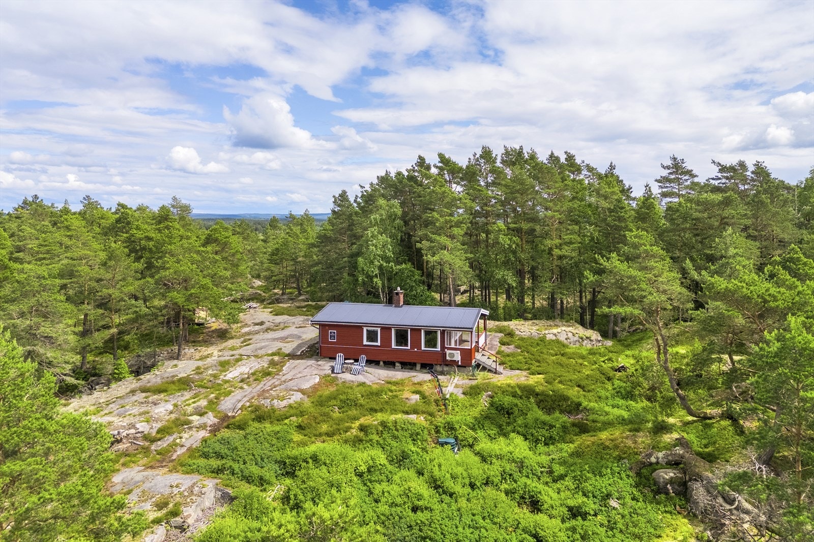 Mye plass for lek og hygge rundt hytta Galleribilde