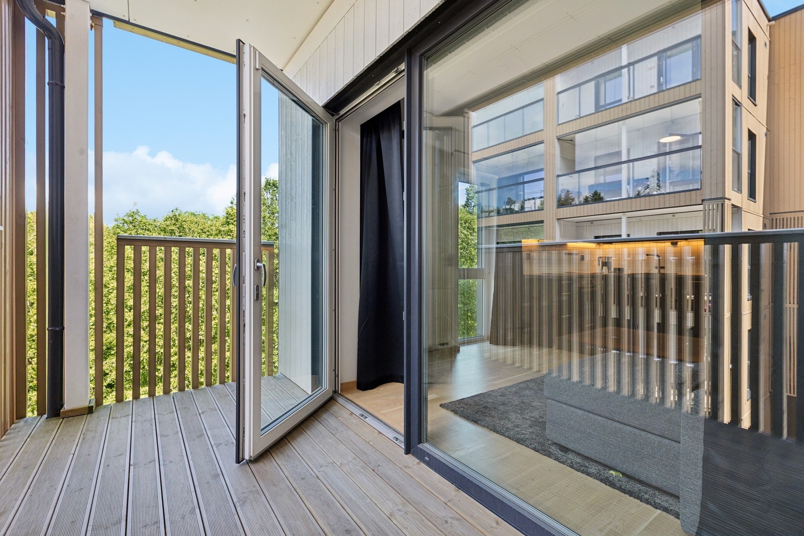 Utgang fra stue til balkong på 7 m2. Galleribilde