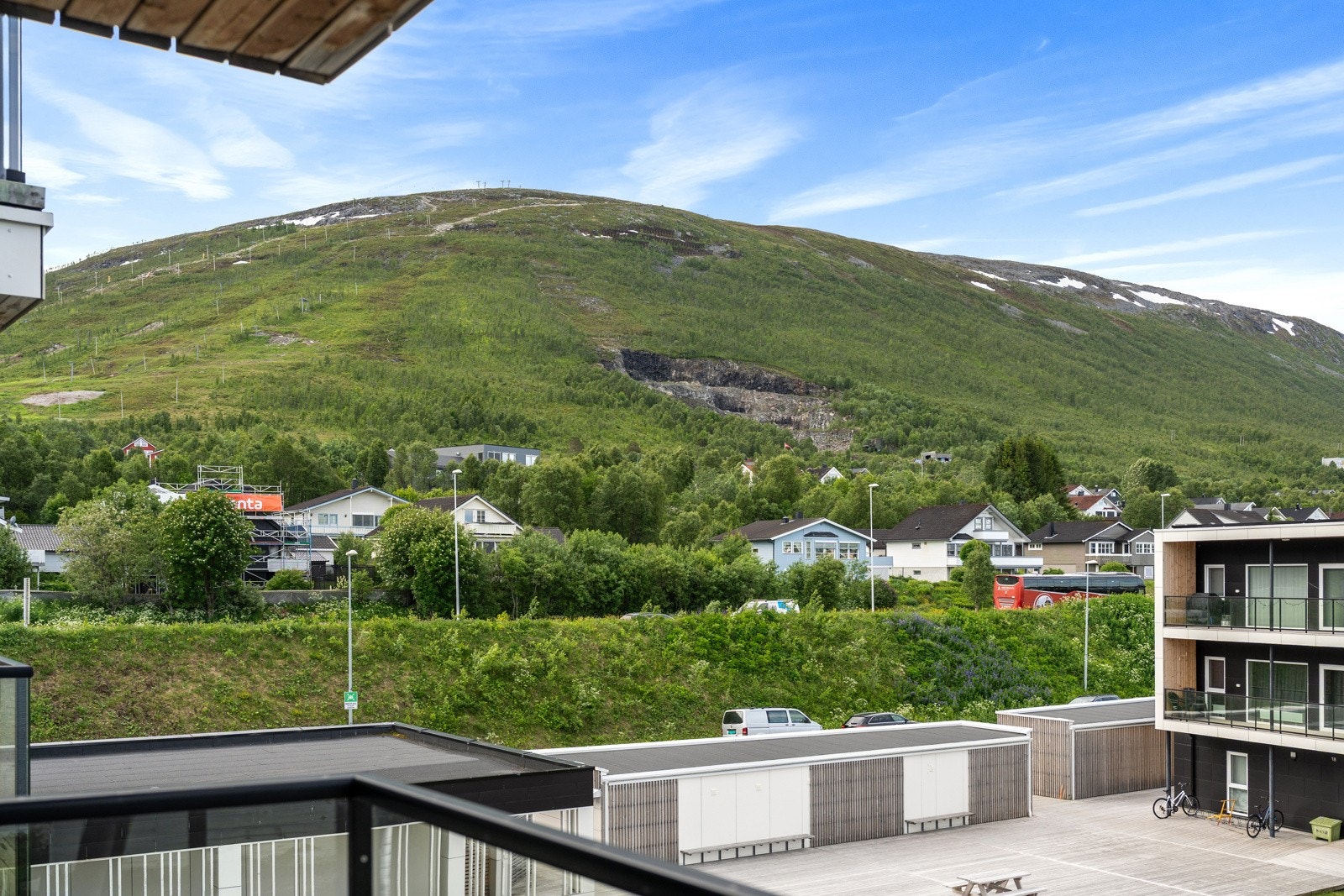 .. Og utsikt mot Tromsø Alpinpark og området rundt!