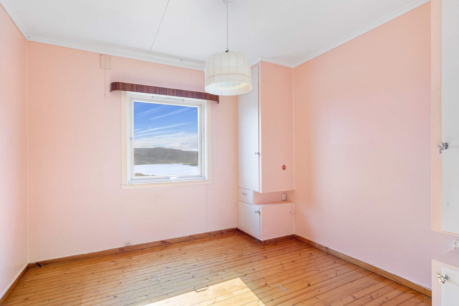 Også dette soverommet har god plass og fin utsikt. Galleribilde