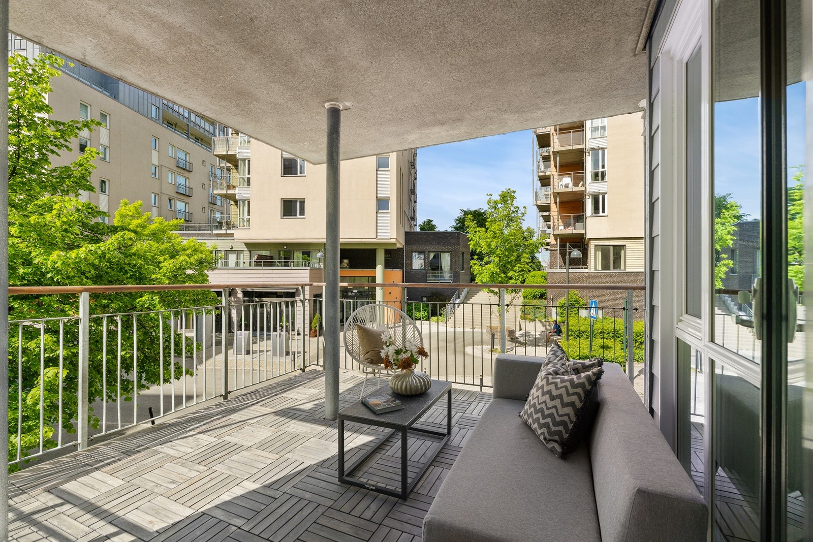 EiendomsMegler 1 ved Markus Tangvik har gleden av å presentere en stilren 3-roms leilighet i Dyre Halses gate 12 på Solsiden. Foto: Krokstad & Nervik Boligfotografer. Galleribilde