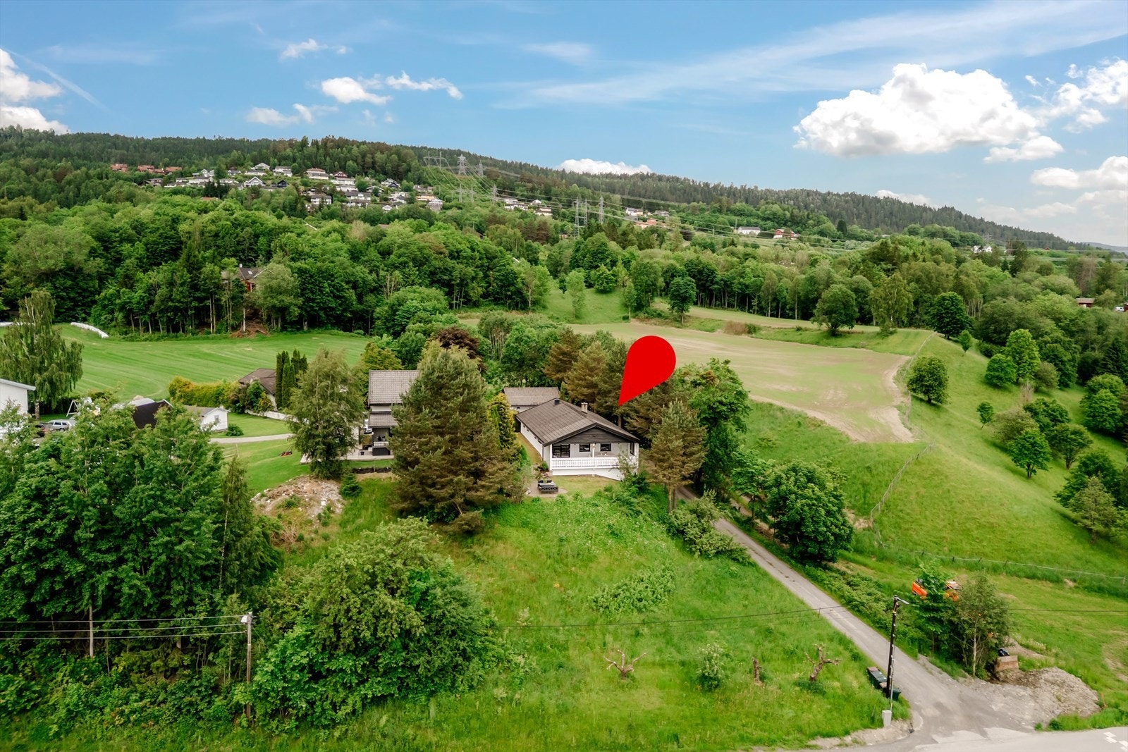 EiendomsMegler 1 Dahl Drammen Oddevall / Sjåstad - Frittliggende enebolig med garasje - Stor tomt på over 1