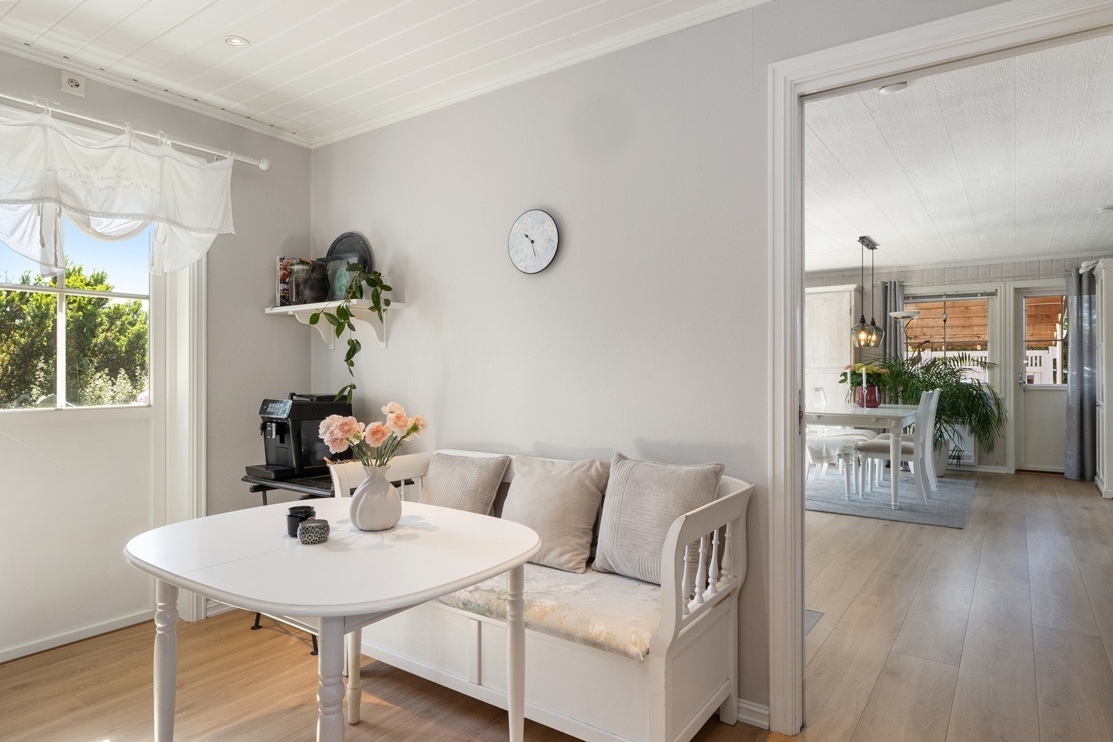 En lys og trivelig krok for hverdagsmåltidene. Galleribilde