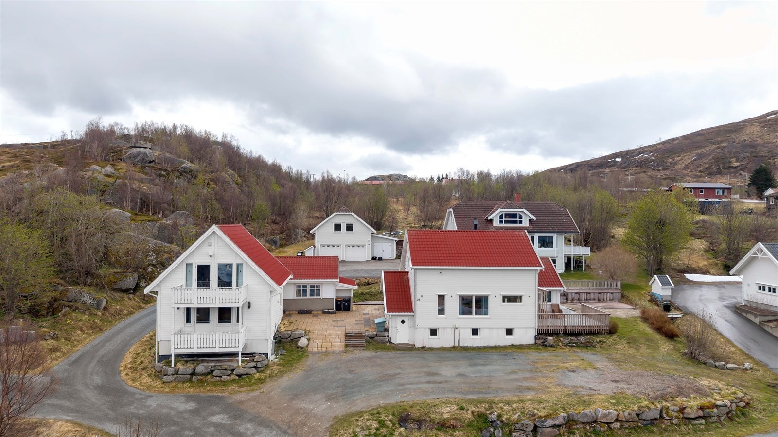 GARANTI Eiendomsmegling Tromsø Enebolig med mulighet for utleie og fin beliggenhet i barnevennlig område , nær sjø og natur ! Naustbuktvegen 21, Kvaløy