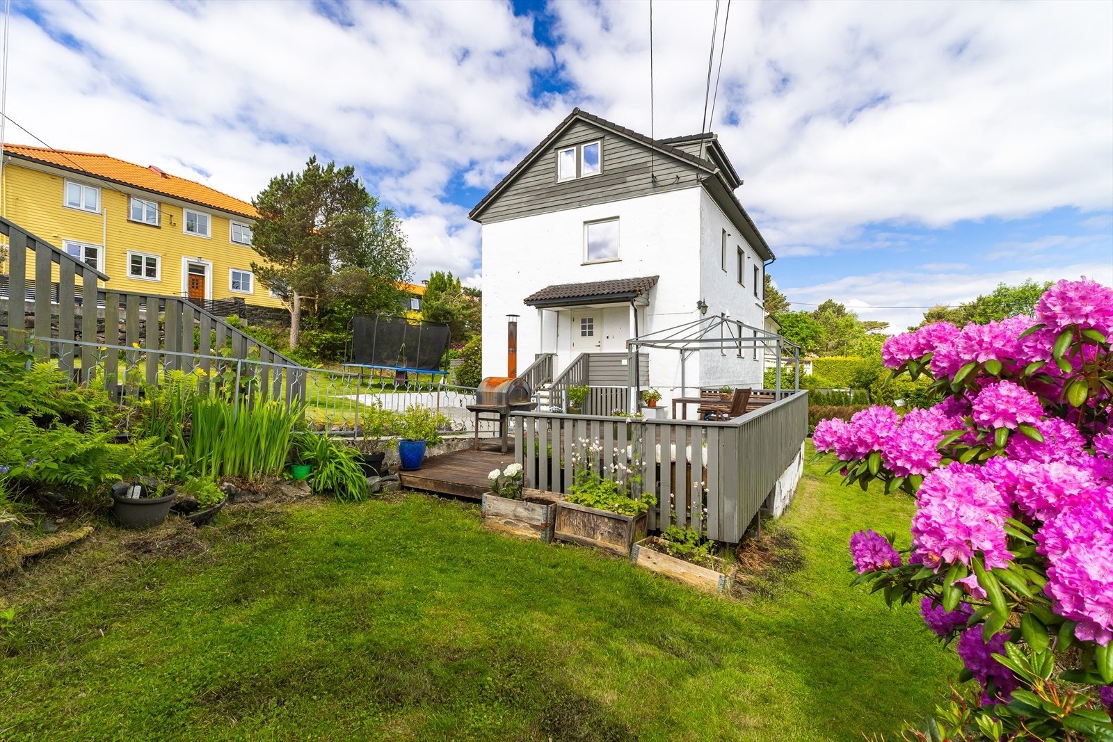 Eiendomsmegler Norge presenterer Furulien 24! Flott halvpart av horisontal delt tomannsbolig Galleribilde