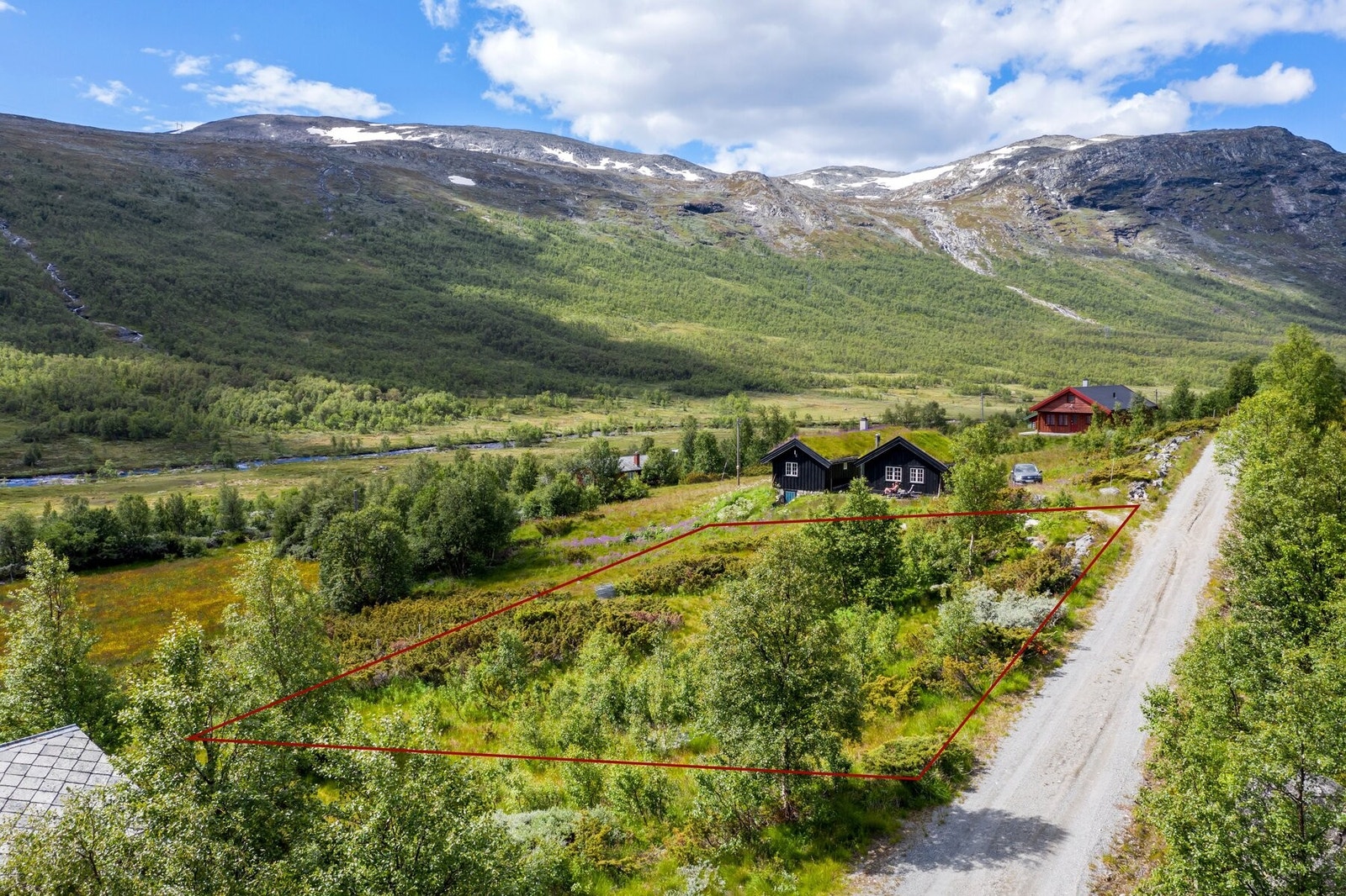 Presenteres av Helge Berg Enitch v/ EIE Fjellmegleren.
Toppturklassikerne ligger på rekke og rad. Råskardfjellet 1609 i bakgrunn. Galleribilde