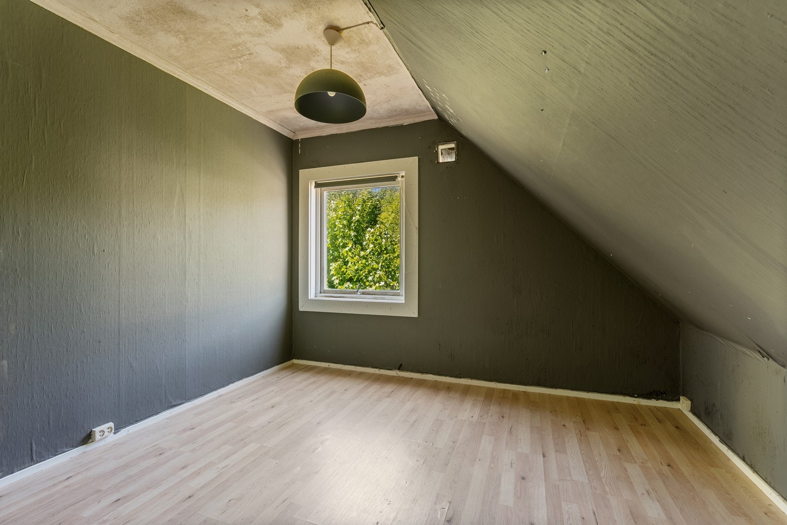 Soverom nr. 3 - en mindre del av det ene soverommet er ikke godkjent ref. pkt. ferdigattest Galleribilde