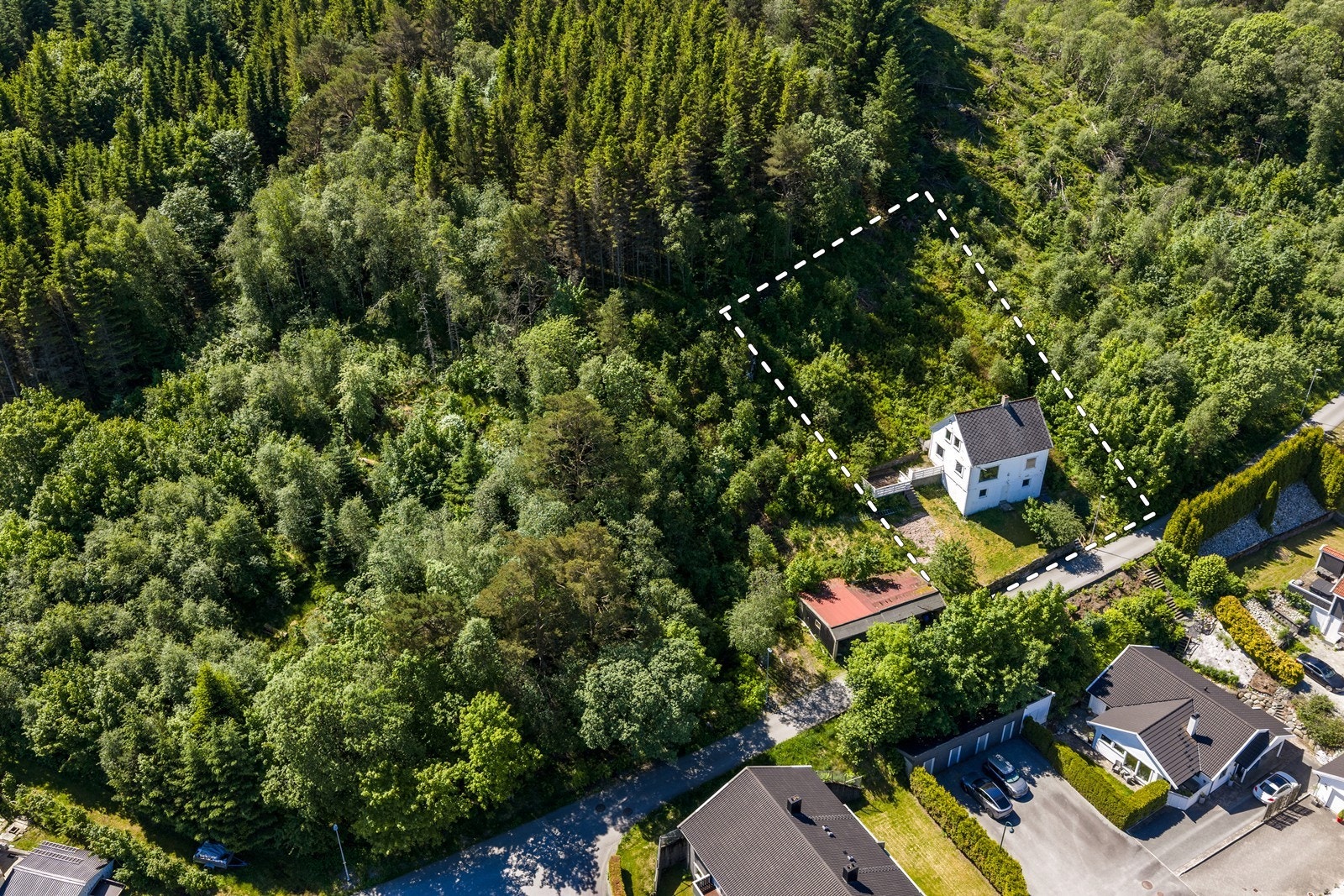 Grensene er ikke nøyaktige og er kun vist for illustrasjon. Det er opplyst av selger at det planlegges oppføring av enebolig på nabotomten Galleribilde
