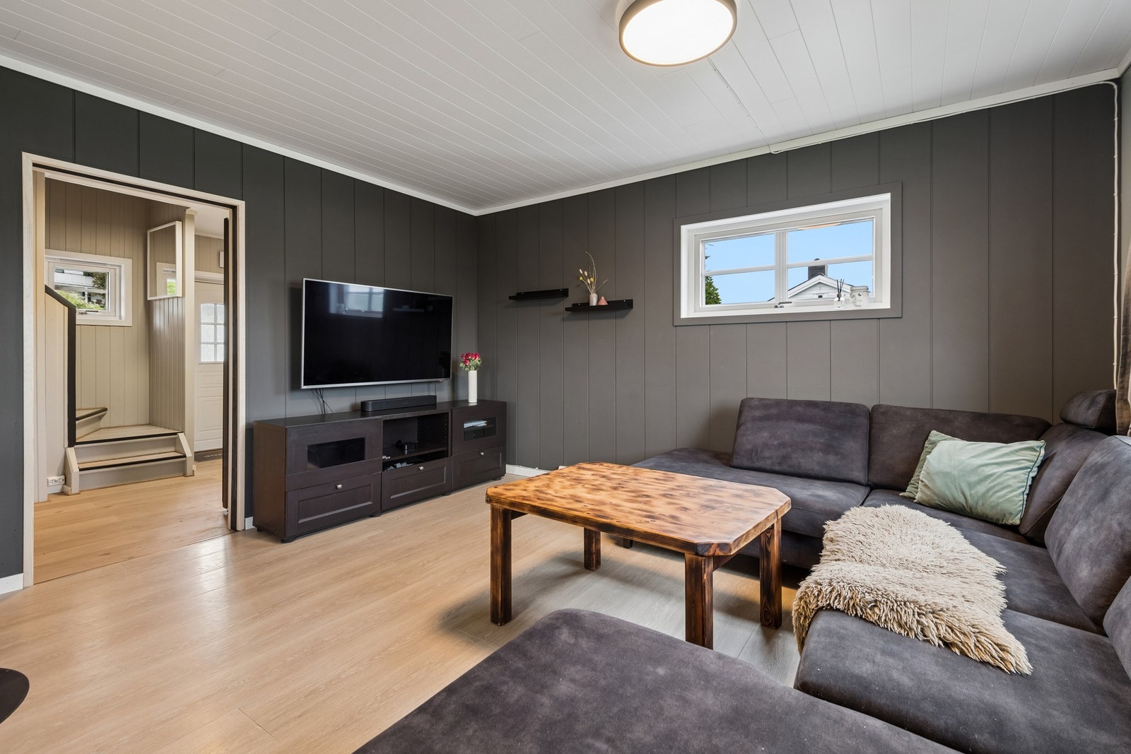 Boligen varmes opp med vedfyring og varmepumpe. Galleribilde