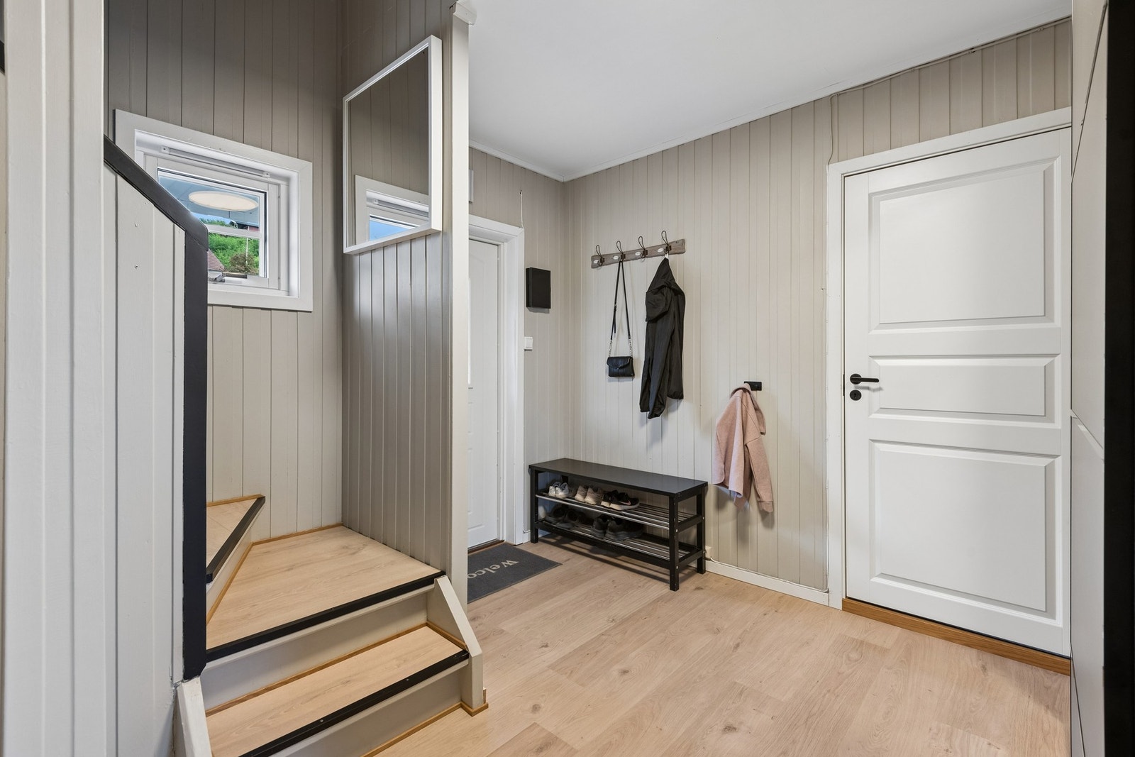 Entré/ trapperom. Galleribilde